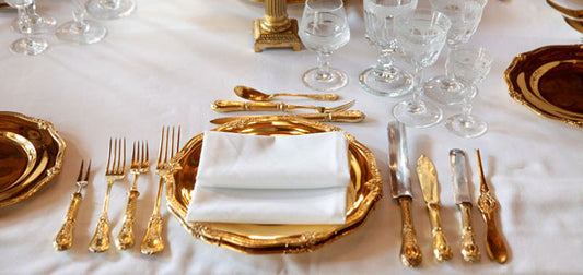 How should an elegant, luxurious and fascinating dinner be prepared?