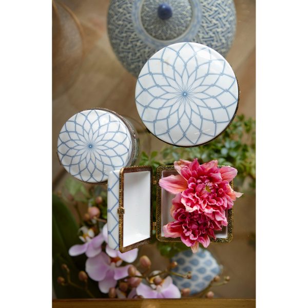 BOX, ROUND LOW, BLUE STAR FLOWER