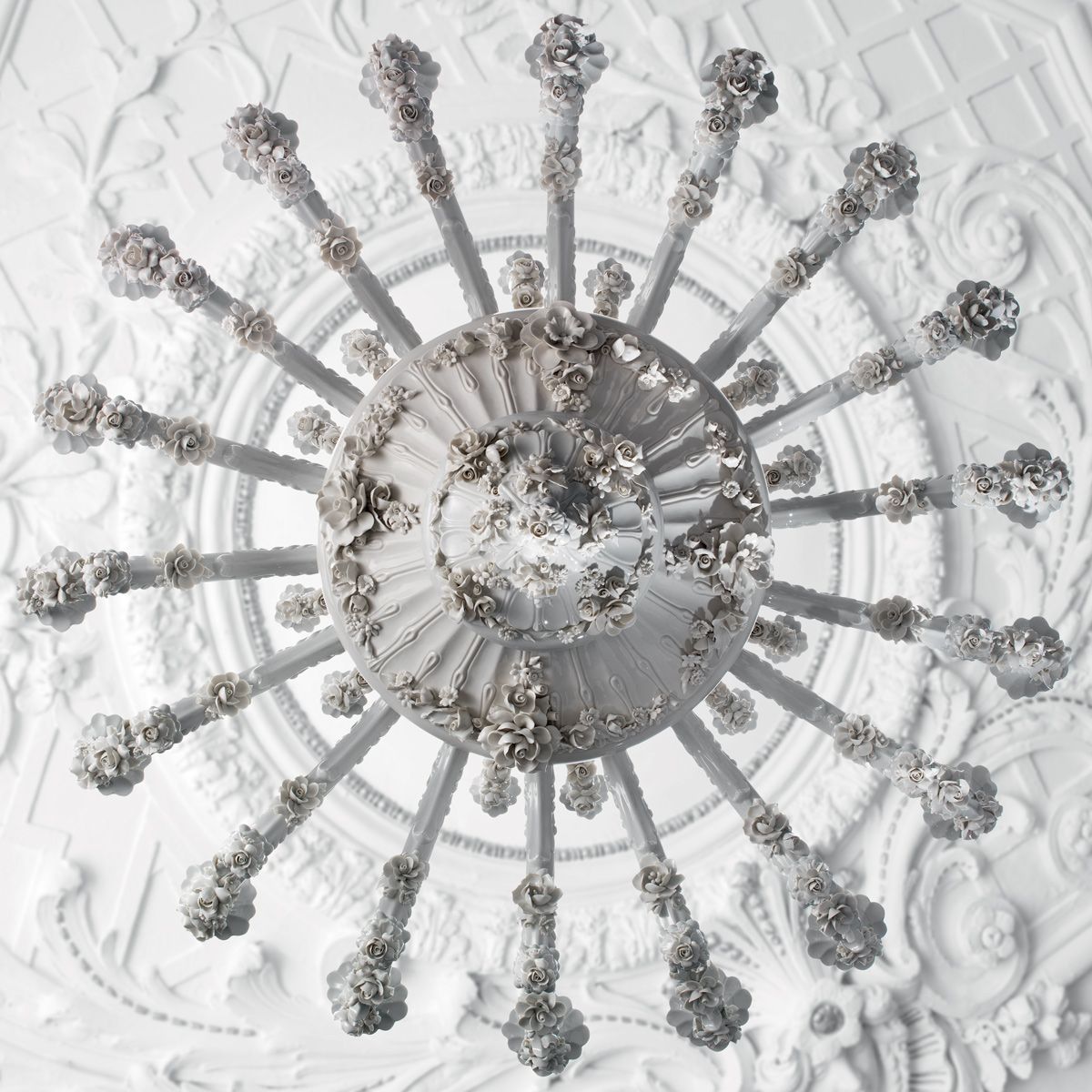 Porcelain Chandelier Louis XIV - 36 light - White